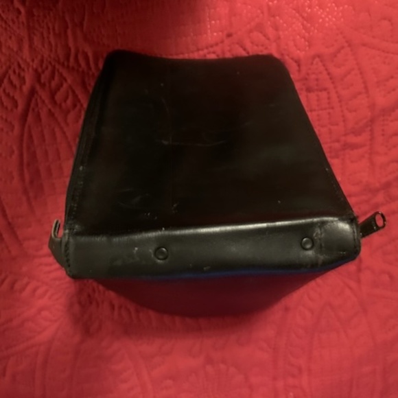 Mercedes BLACK LEATHER  owners manual logo car case EXCELLENT COND. - Picture 4 of 9